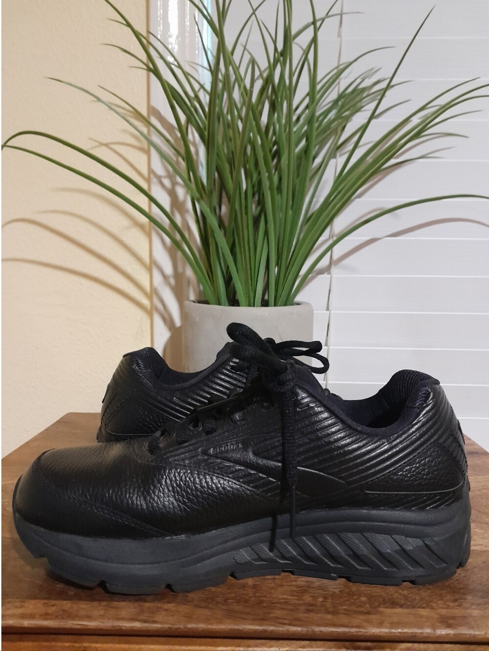 Brooks Addiction Walker Leather Athletic Trainers Sz 8.5D Black Color - Picture 11 of 12